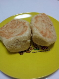 YAMAT★親分 初パン作り失敗しました(T-T)ふわふわにならなくて ずっしりと重いパンが出来ちゃいました。放置時間忘れて 本当に放置してしまったから(笑)