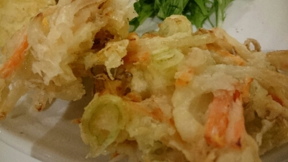 カラッと揚がる野菜のかき揚げ