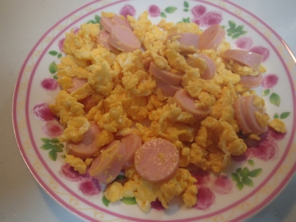 お魚ソーセージ＆揚げ玉マヨ＆とんかつソースで炒り卵