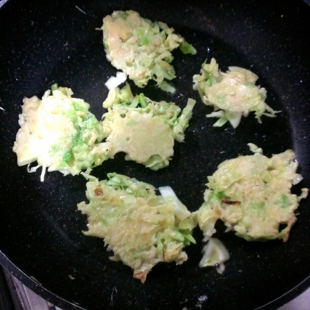 離乳食後期 小エビとキャベツのお好み焼き レシピ 作り方 By ゆいか1221 楽天レシピ