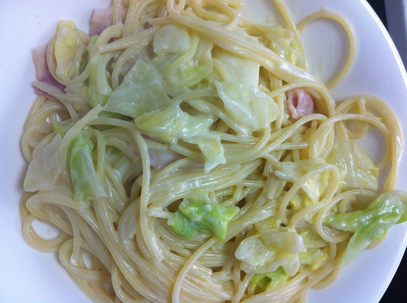 キャベツとベーコンのレモンクリームパスタ