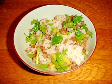 アボカド納豆のタイ風味混ぜご飯