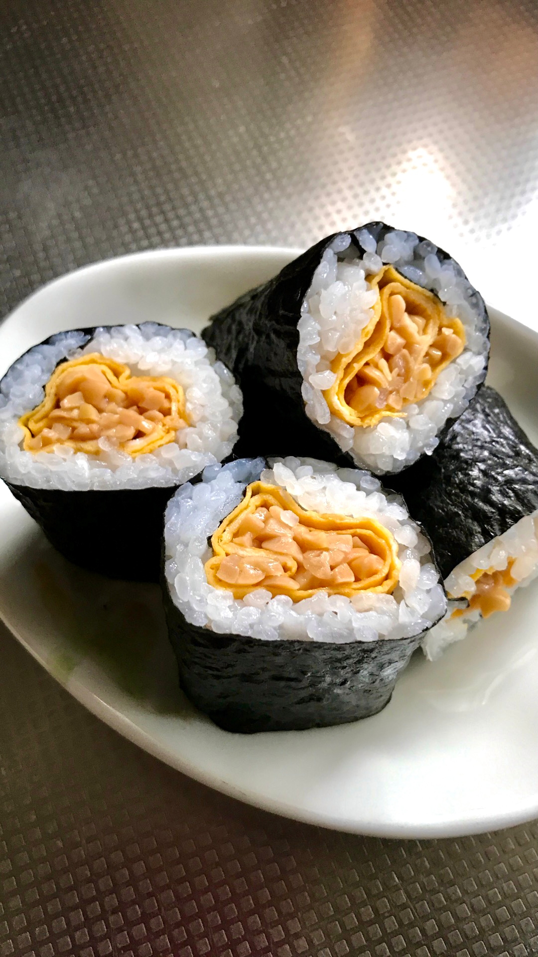 卵巻き納豆の海苔巻き寿司