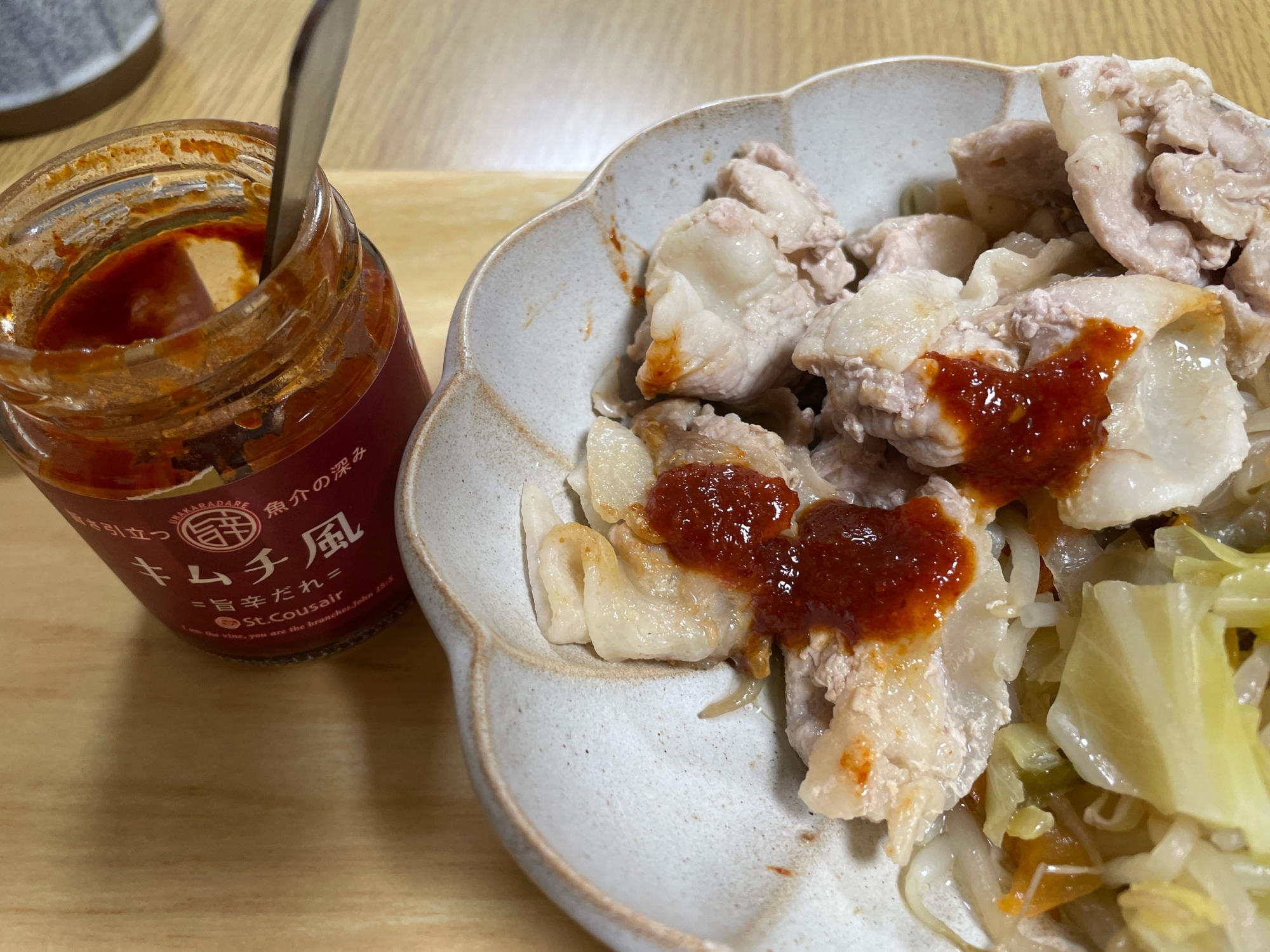 豚肉のキムチ風旨辛たれのせ(サンクゼール)