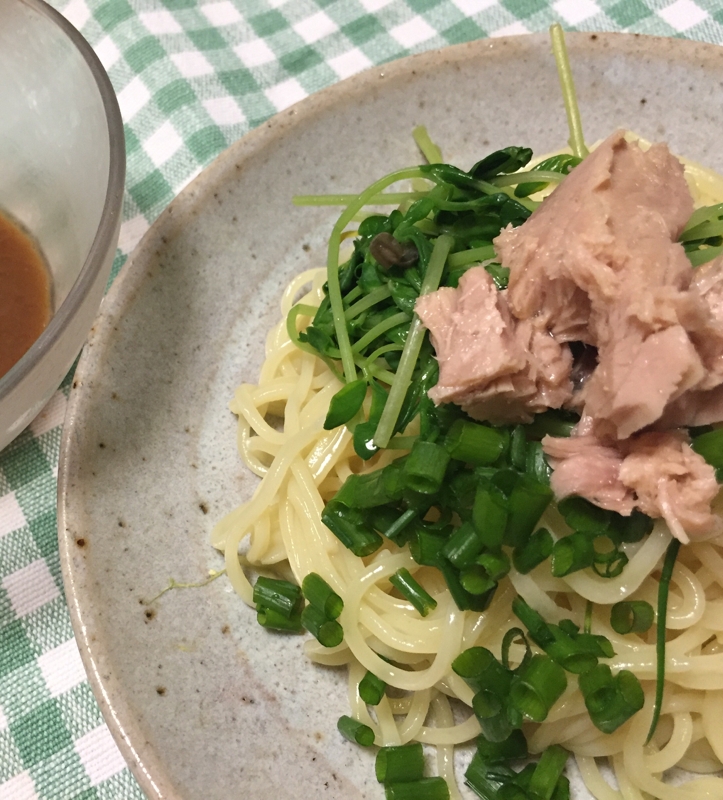 豆苗とツナの冷やし中華