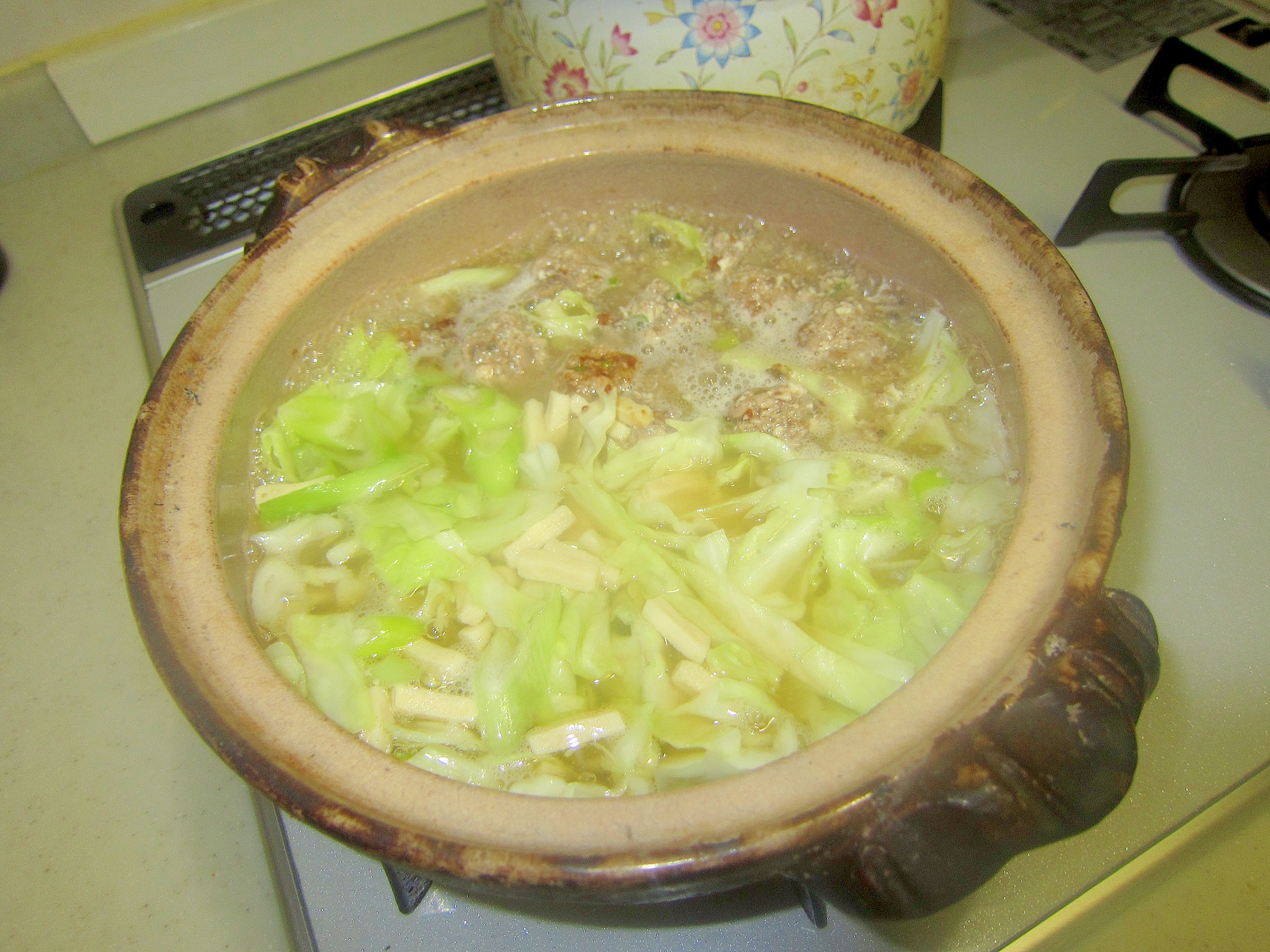 秋刀魚と豆腐葱ダンゴのキャベツと餅鍋