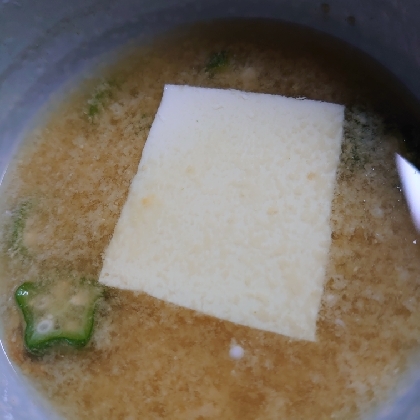 オクラと豆腐とわかめのお味噌汁