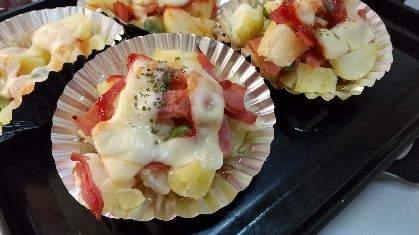 お弁当の楓樹 本日の日替わり弁当 チキンチーズ大葉巻 揚げしゅうまい じゃがいもとウインナーのコンソメ煮 春雨と水菜のツナマヨサラダ もやしの中華サラダ 千切り大根の胡麻どれサラダ お弁当 キッチンカー テイクアウト 宮崎 仕出し弁当 ろけべん