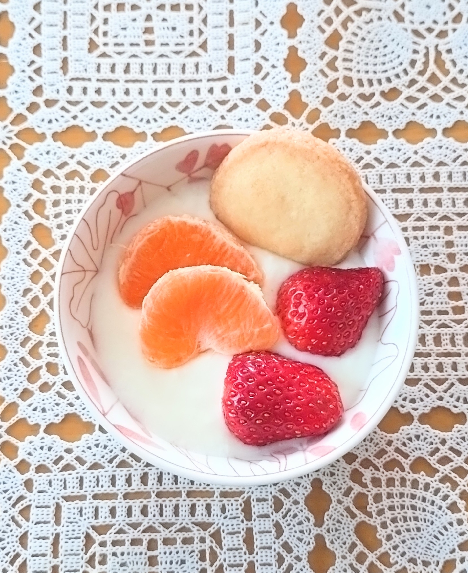 クッキーと苺とみかんのヨーグルト◇