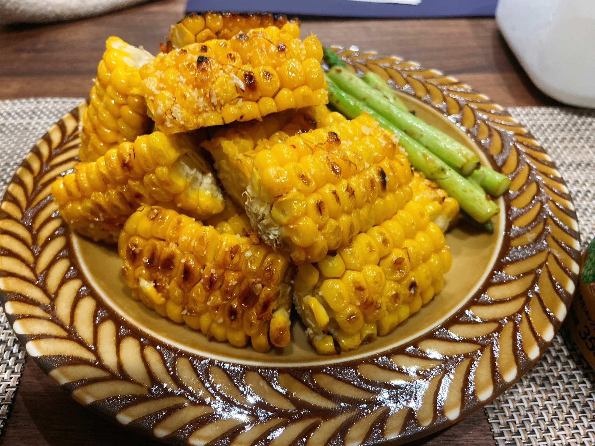 とうもろこしとアスパラガスの醤油バター焼き