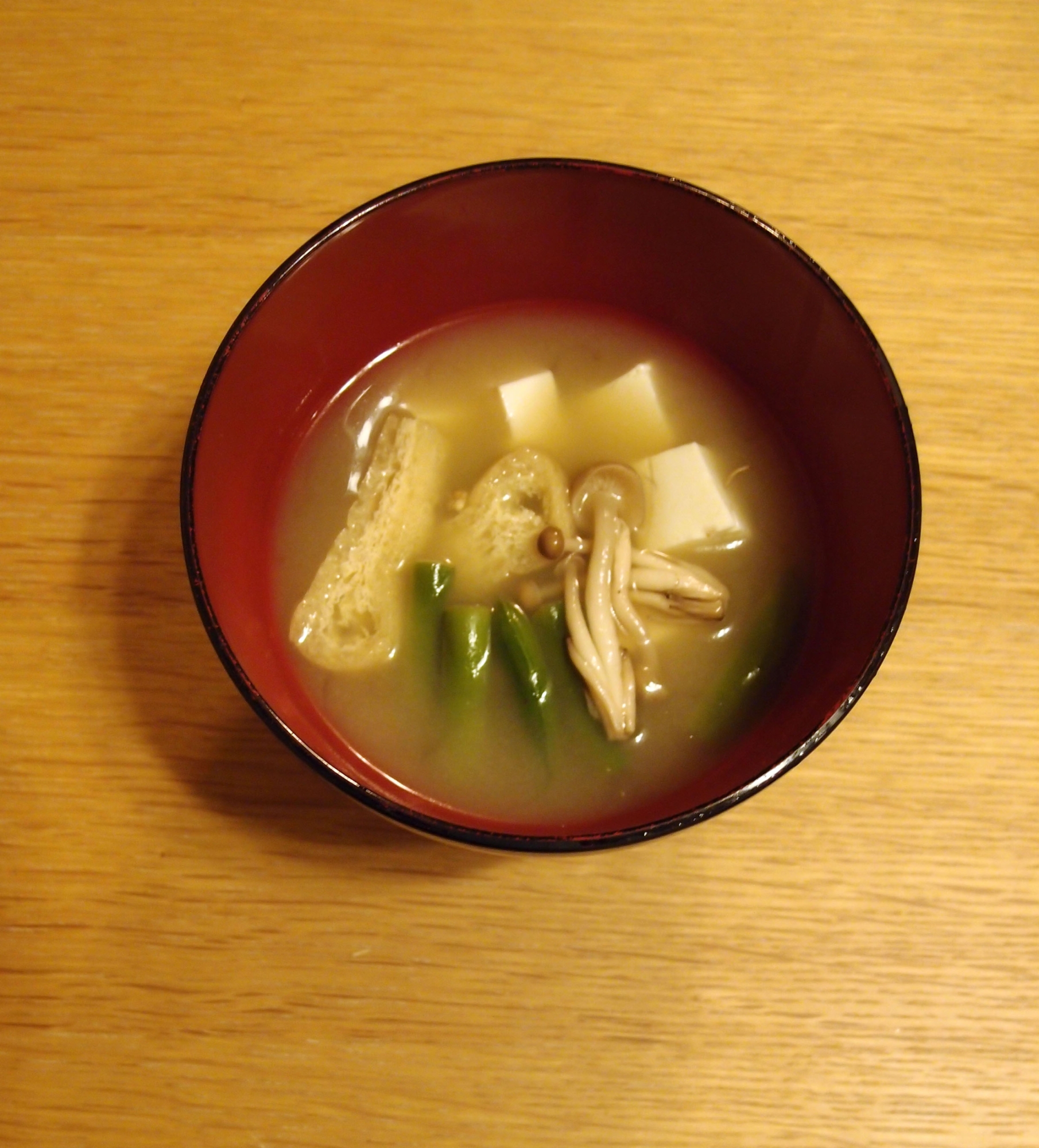 ヨーグルト入り☆豆腐いんげんあげしめじのお味噌汁