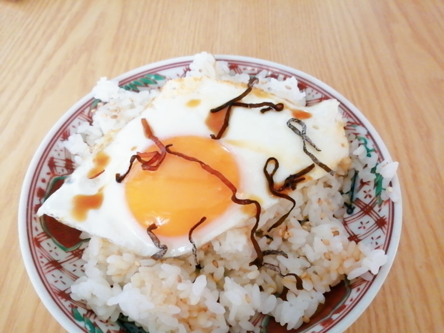 簡単☆塩昆布の目玉焼きご飯