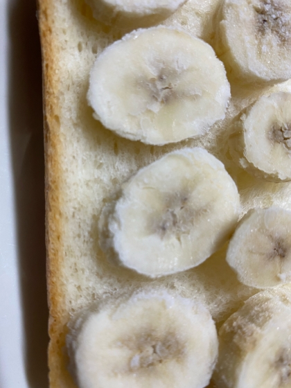 バナナとシュガーバターのオープンサンドイッチ