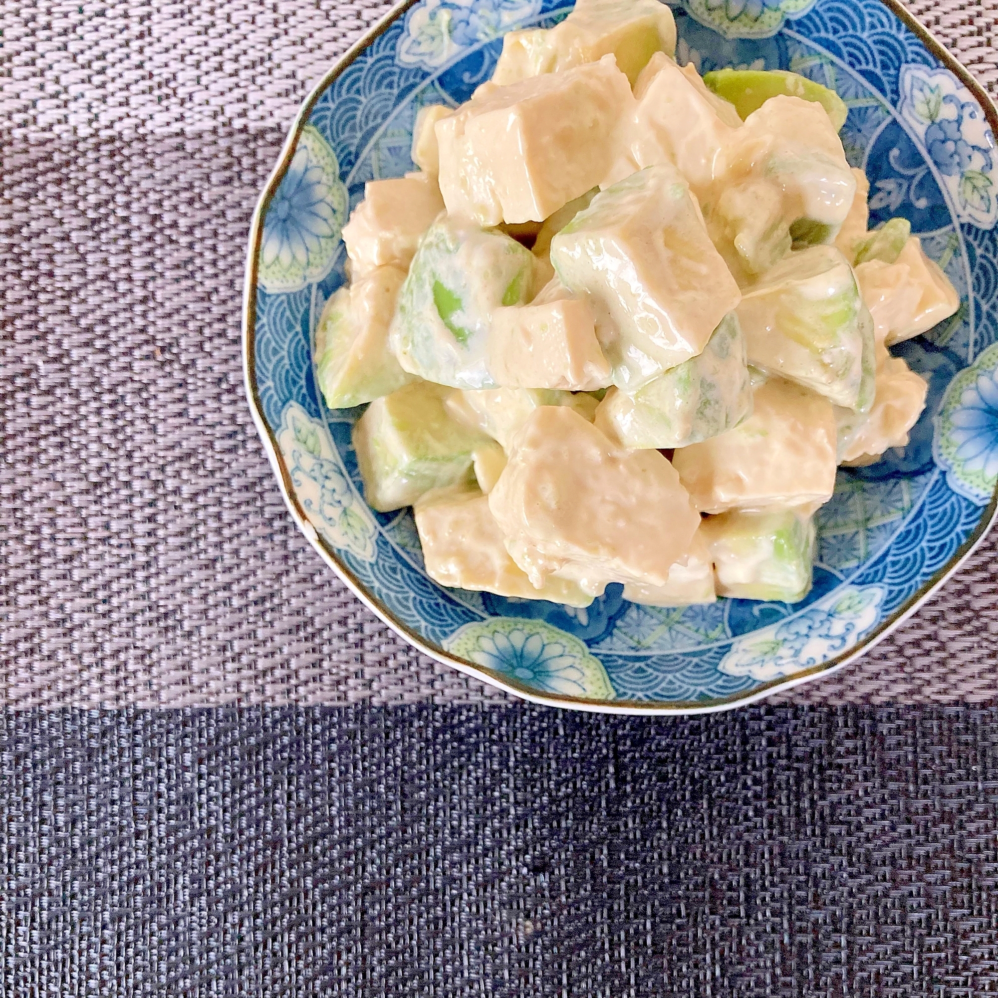 アボカドとチーズの豆腐サラダ