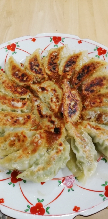 最強に美味しい餃子でした！
お店で食べるみたいです(●︎´▽︎`●︎)