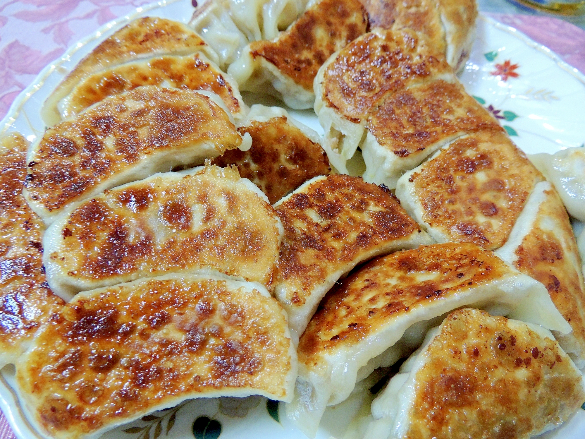 超美味しい！キャベツと玉ねぎのジューシー焼き餃子