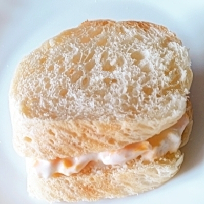 国産チーズ入り卵サンドイッチ