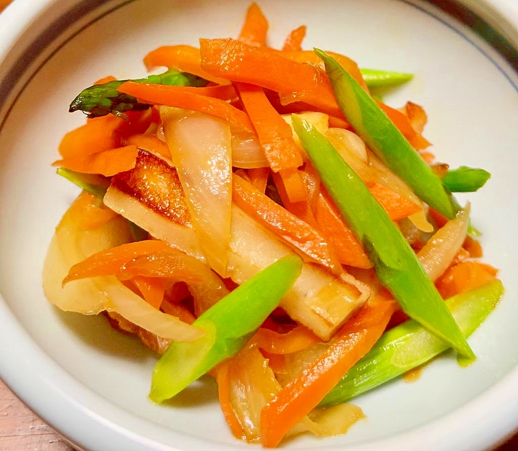 アスパラガスとにんじんの炒め物