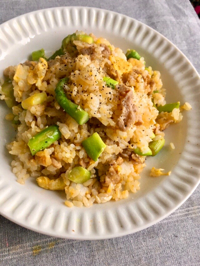 アスパラと豚肉のチャーハン