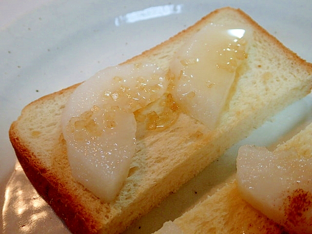 梨の蜂蜜ザラメトースト