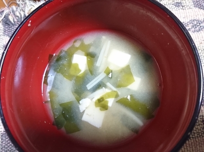 豆腐と冷凍えのきの味噌汁