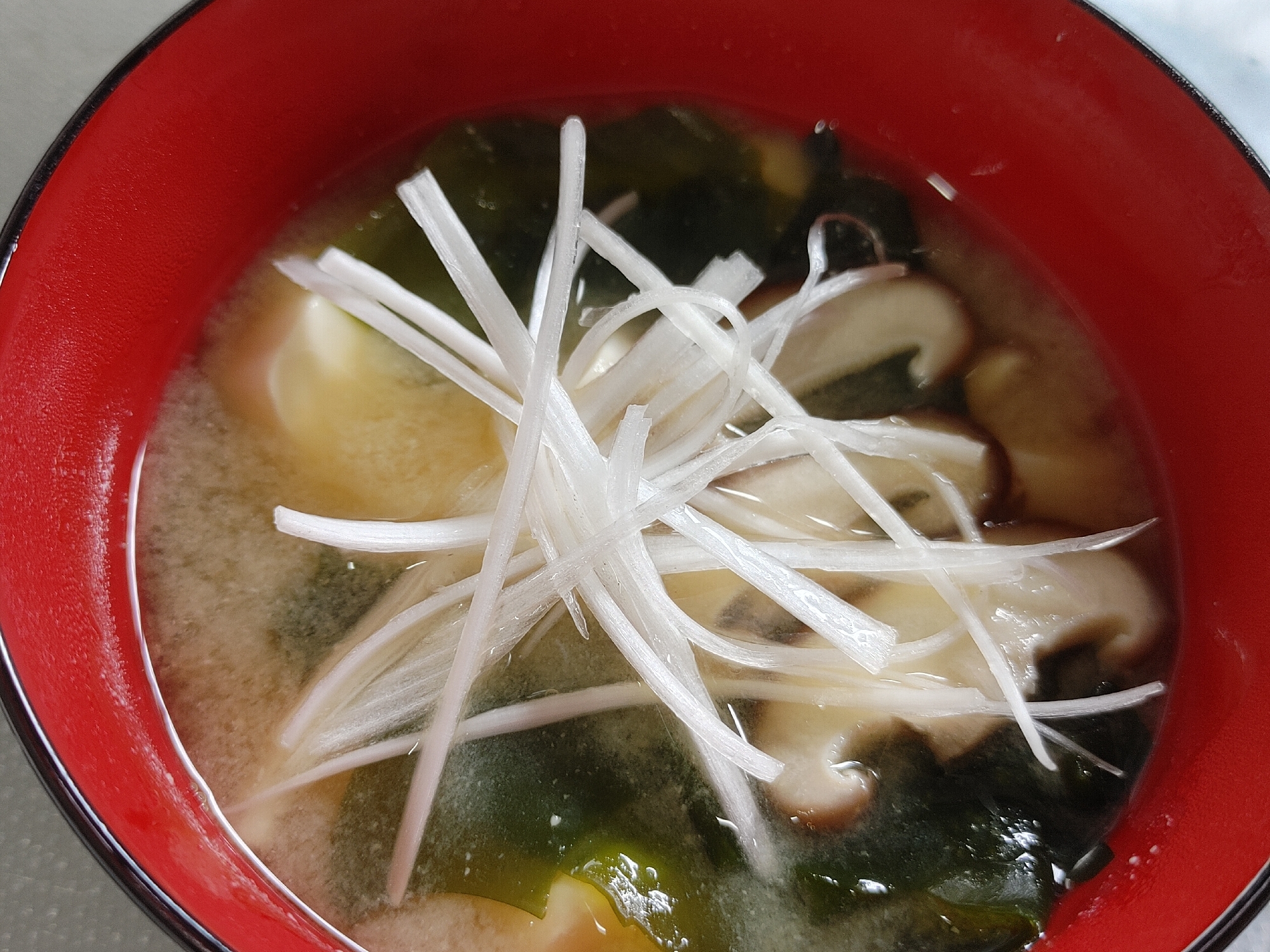 豆腐 椎茸 わかめの味噌汁 On白髪ネギ レシピ 作り方 By Mamichin555 楽天レシピ