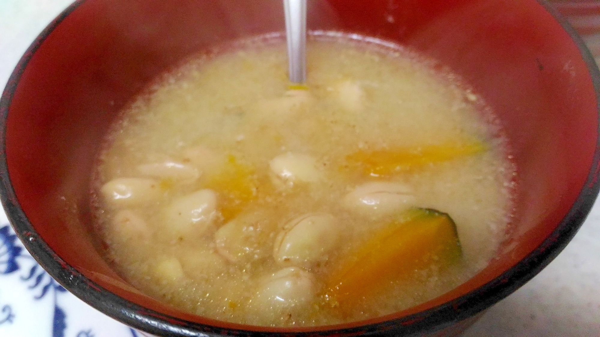 南瓜と大豆の胡麻味噌汁