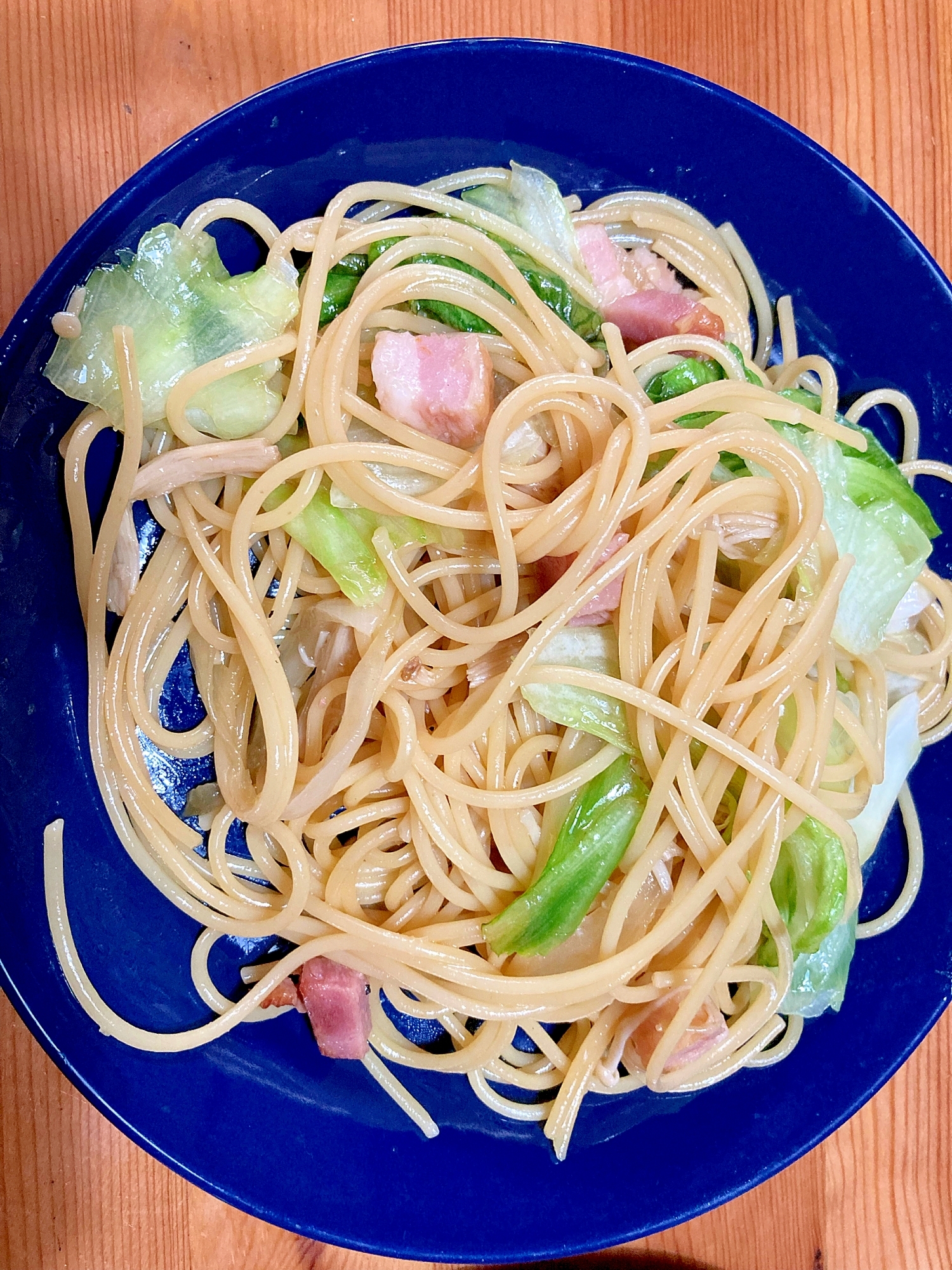 レタスとベーコンの和風パスタ