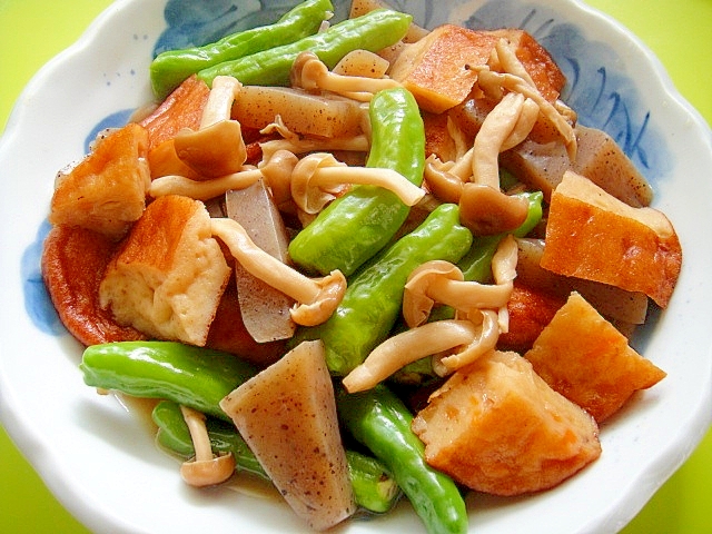 さつまあげと蒟蒻しめじシシトウの煮物
