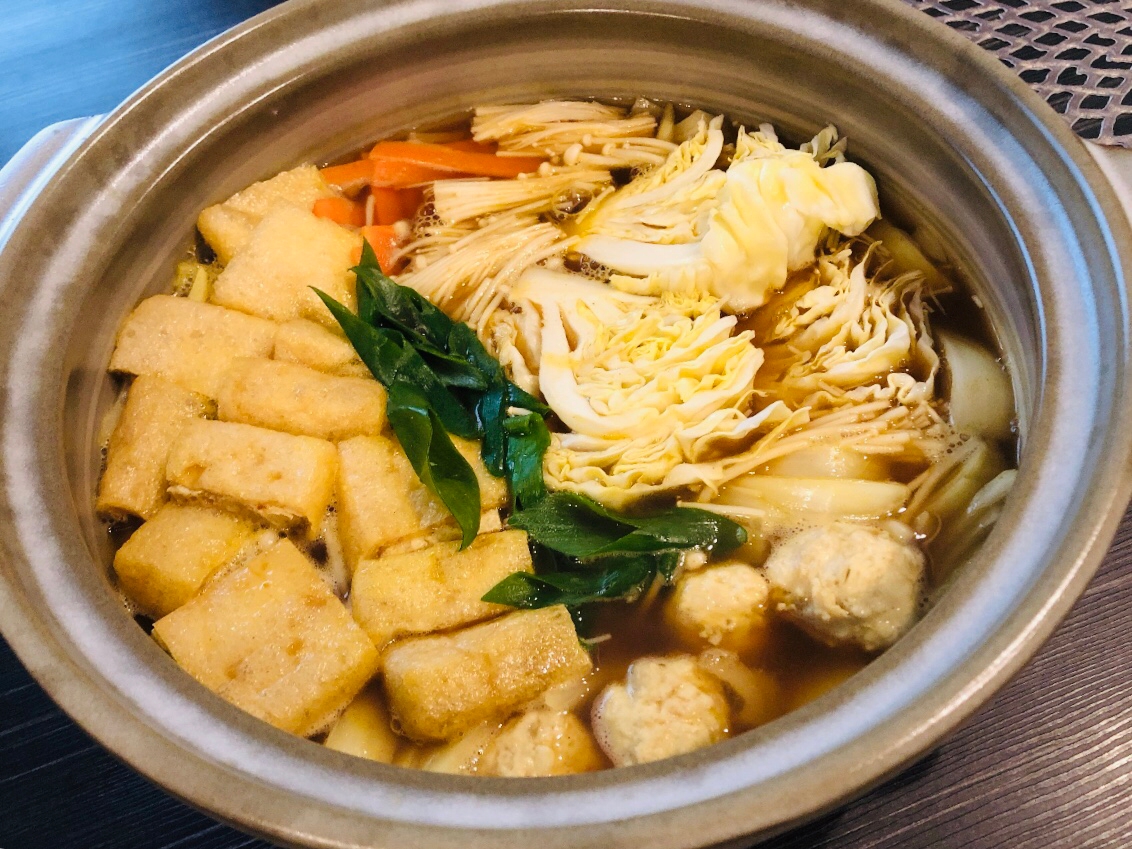 冷凍肉団子と油揚げのカレー出汁鍋