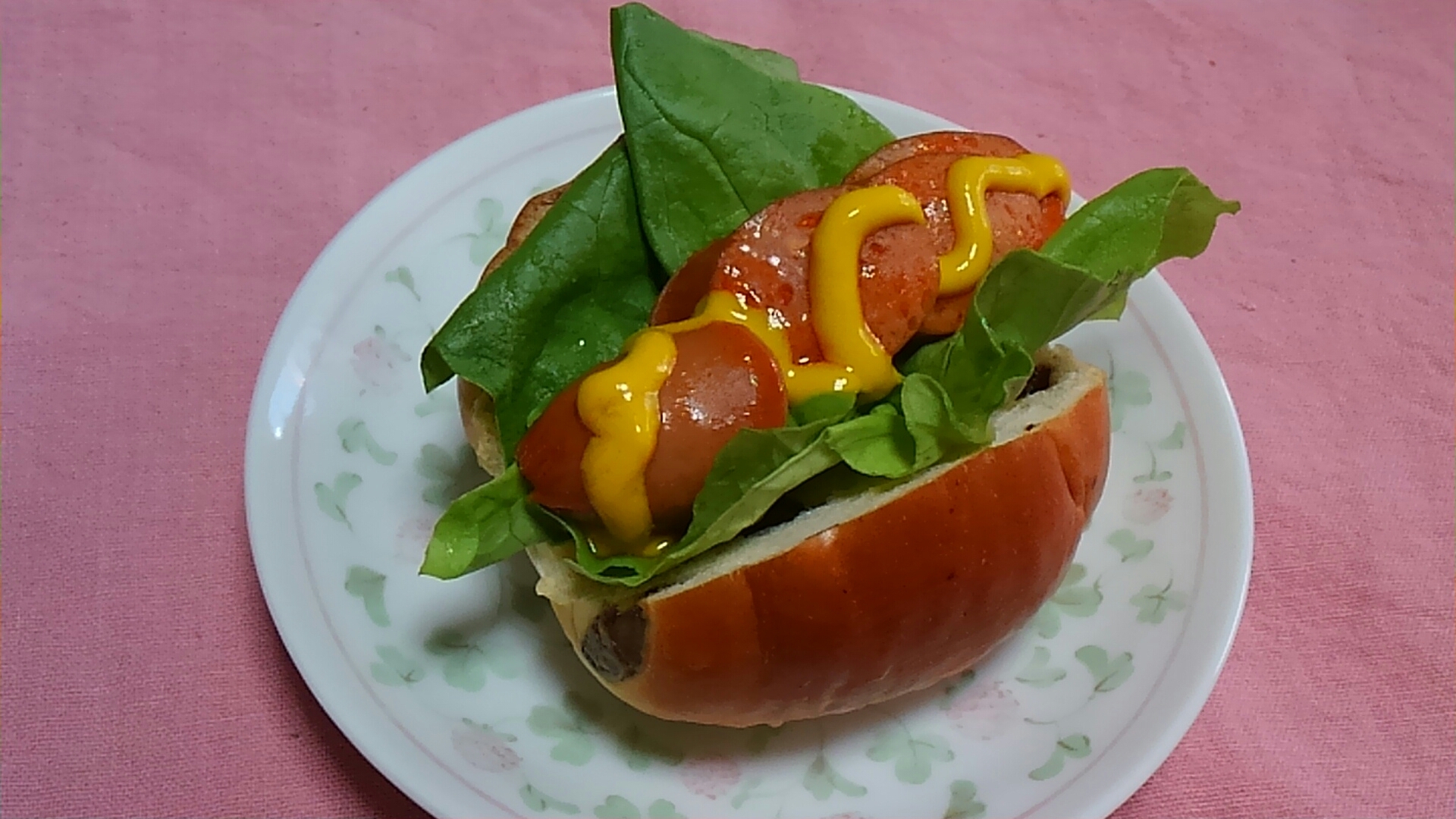 フランクフルトとサニーレタスのホットドッグ☆