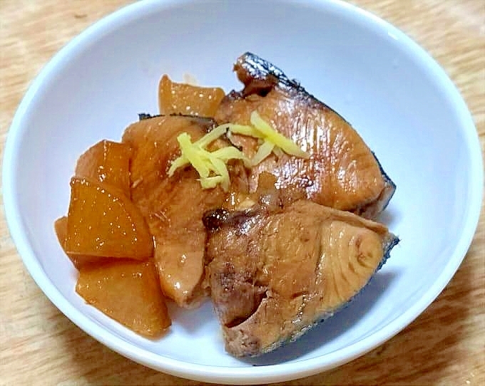 ご飯にもお酒にも合う☆鰤アラで作るぶり大根