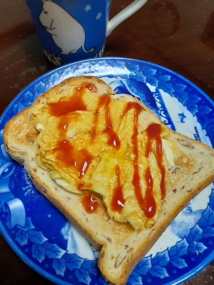 混ぜて焼くだけ☆関西風出汁玉子焼きトースト