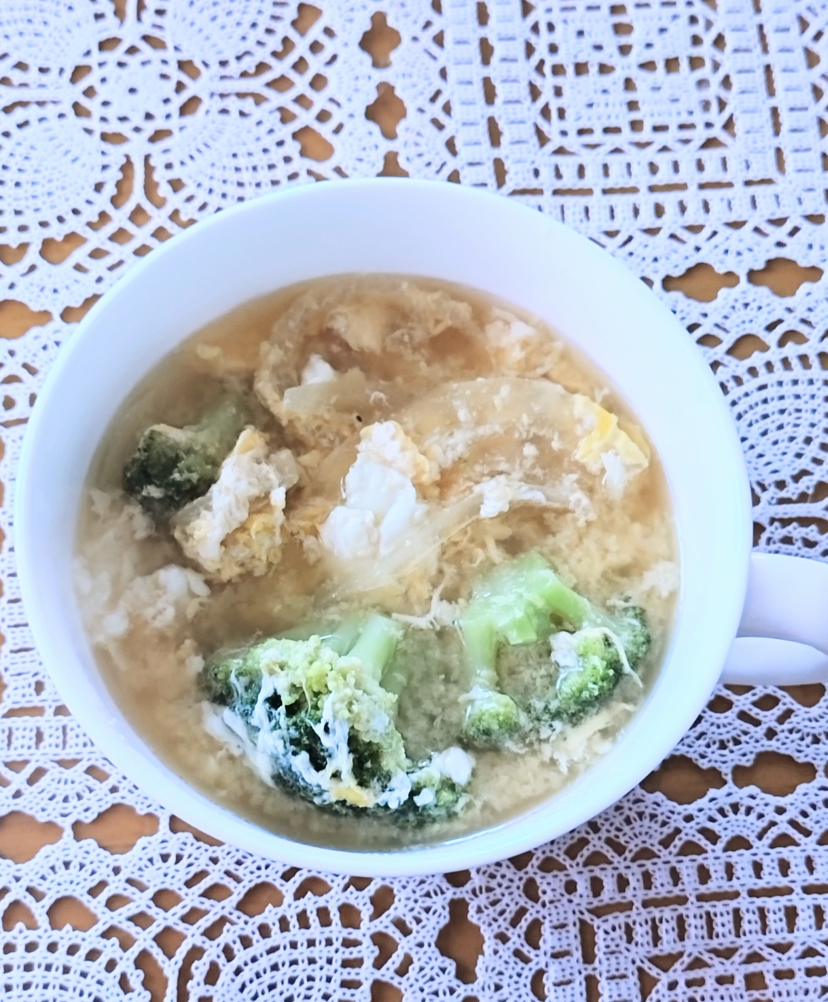 ブロッコリーと玉ねぎと卵のお味噌汁☆