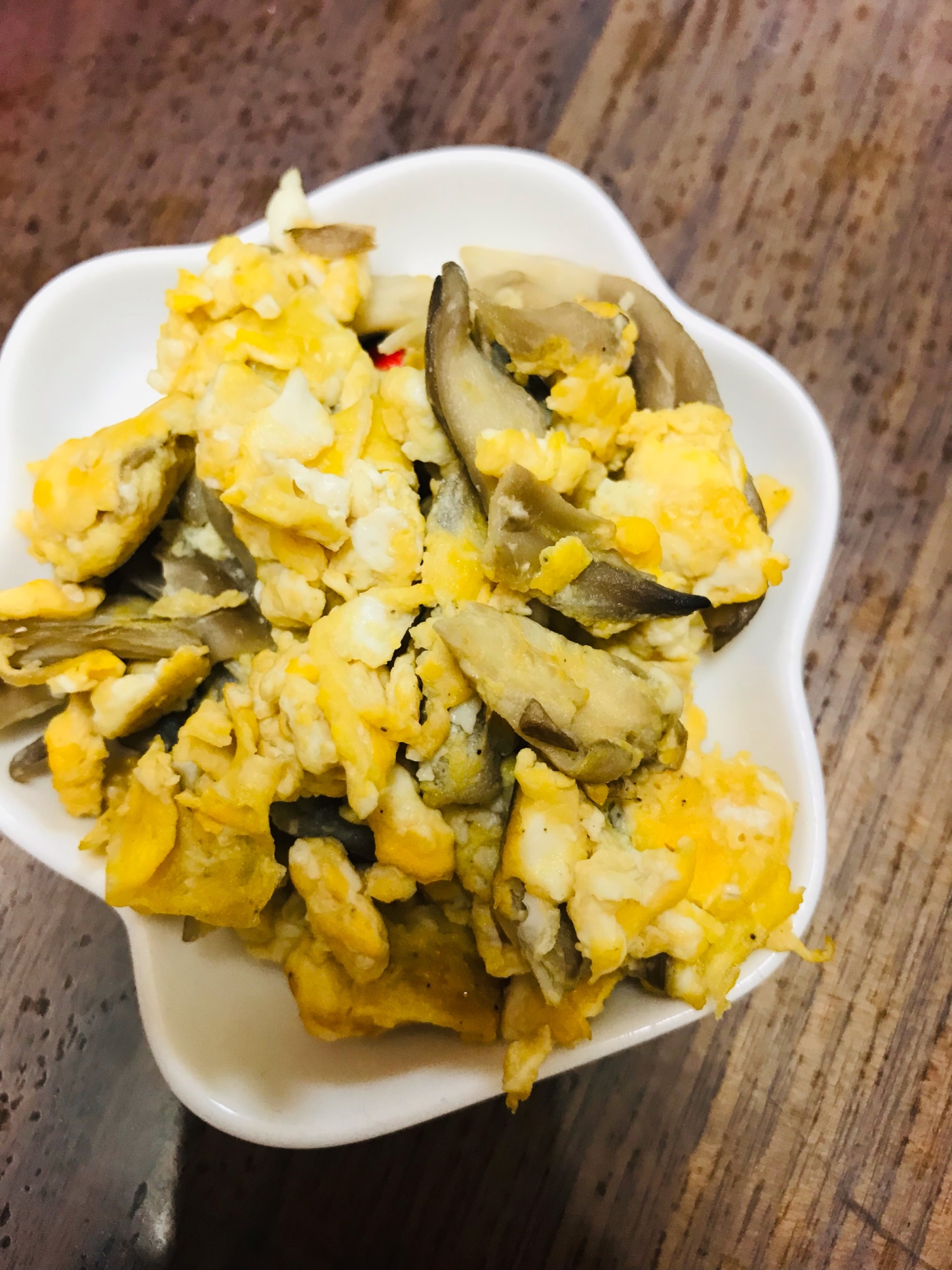 舞茸と卵のシャンタン風味炒め