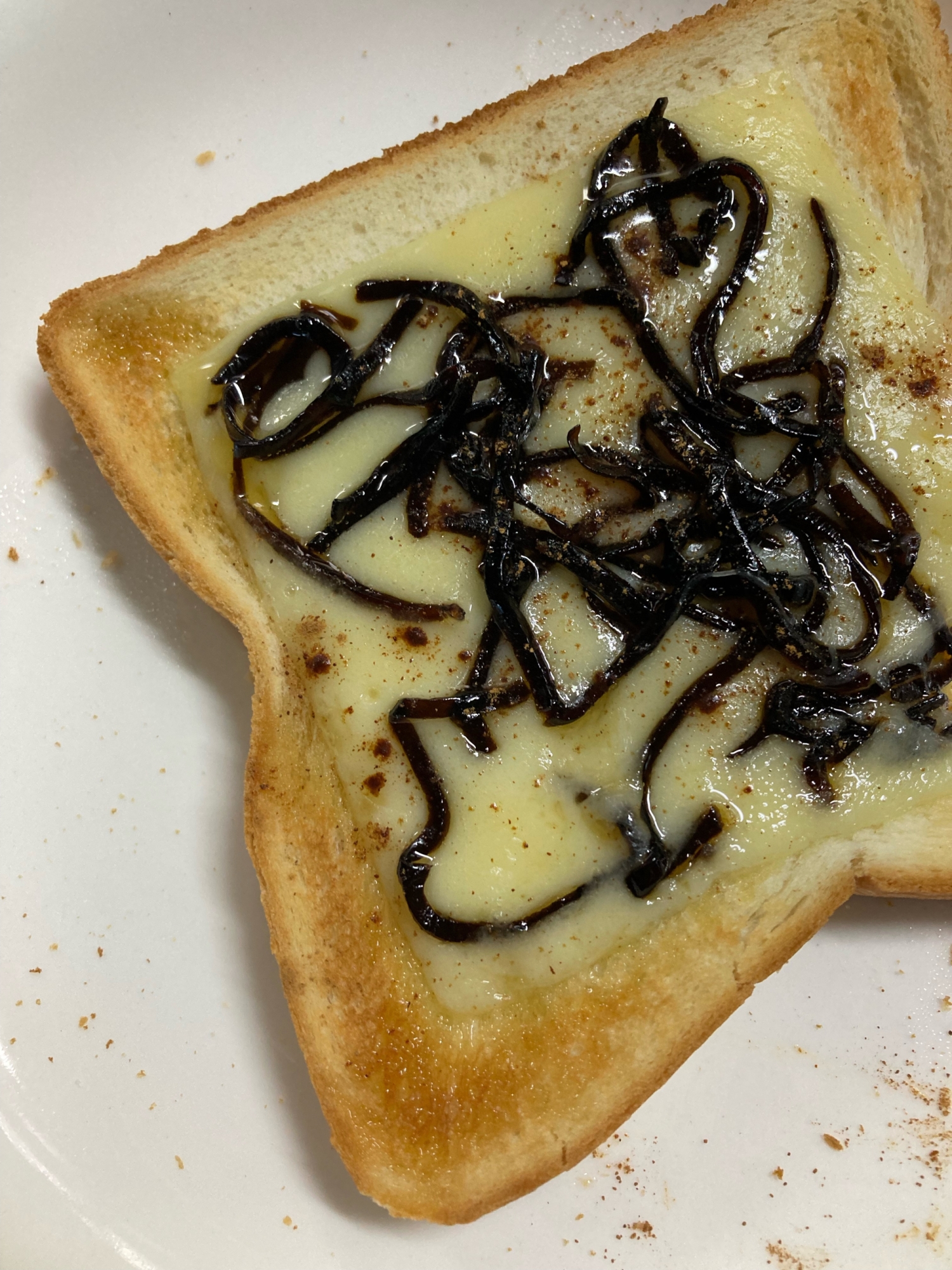 国産チーズと昆布の佃煮のトースト