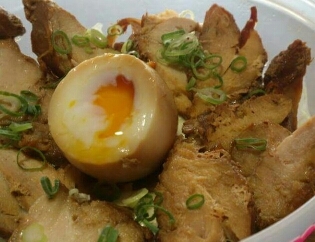 とりチャーシュー丼