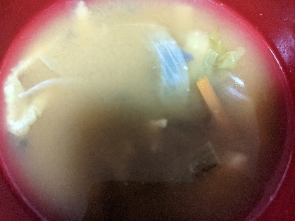 小松菜とたまねぎと油揚げとじゃがいもの味噌汁