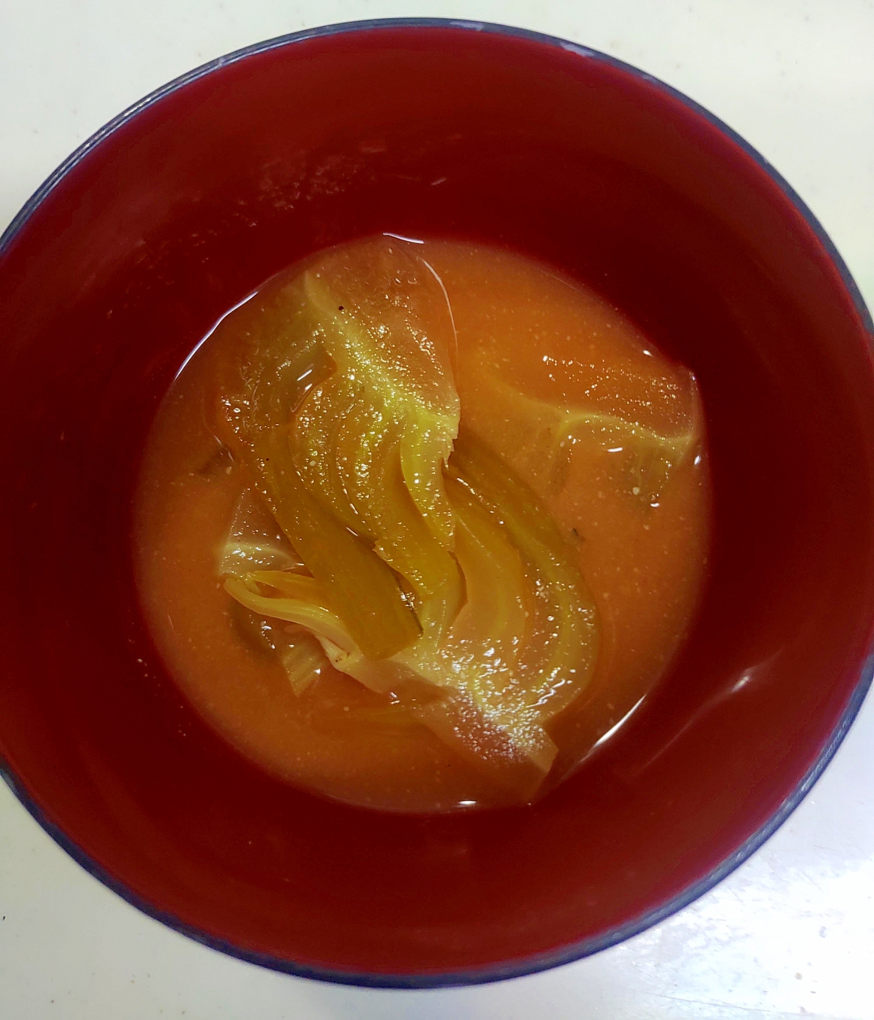 チンゲン菜下部のトマト味噌汁