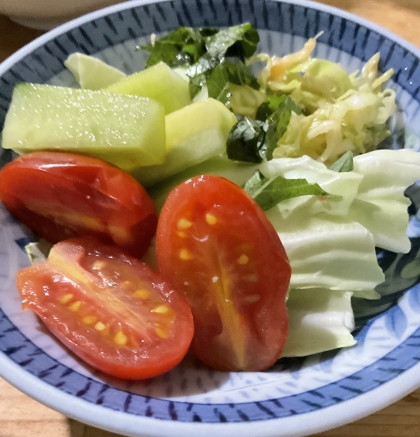 ピリ辛ドレッシングの野菜サラダ