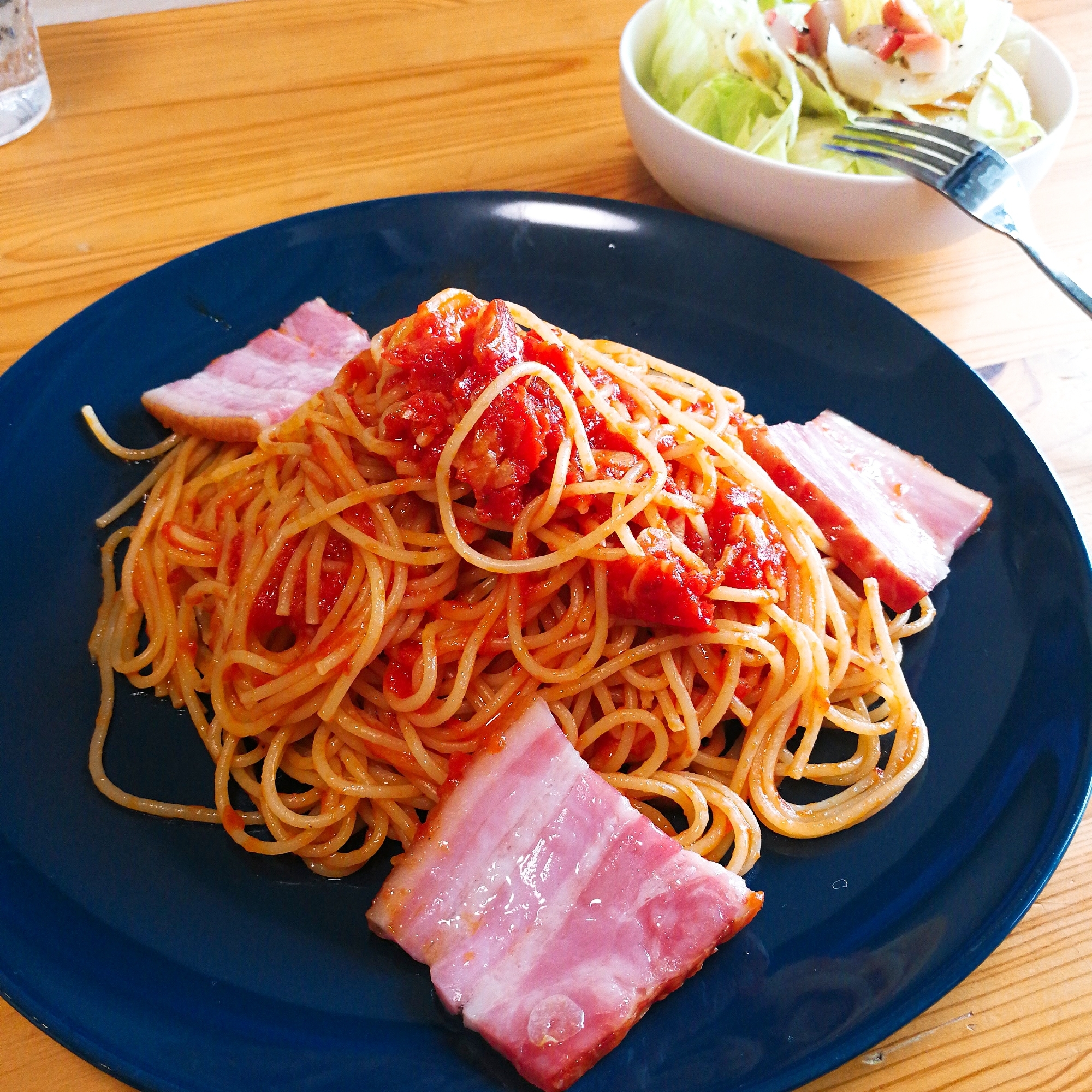 簡単すぎるトマトとにんにくのパスタ