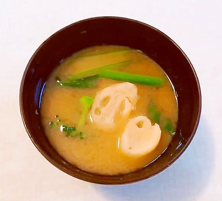 小松菜とブロッコリーと麩の味噌汁