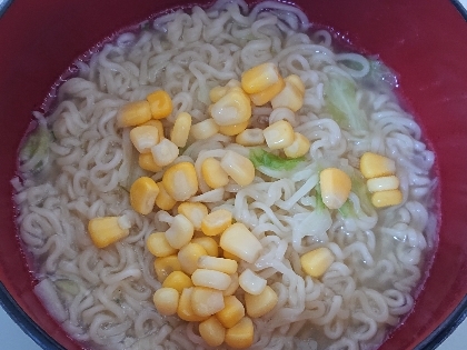 キャベツとコーン入りサッポロ一番塩ラーメン