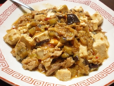麻婆豆腐と言ったらやっぱり豆板醤入れます＾＾
ナスも加えご飯にかけて食べましたよ！！
辛いの好きなのでまた作りたいと思います♪