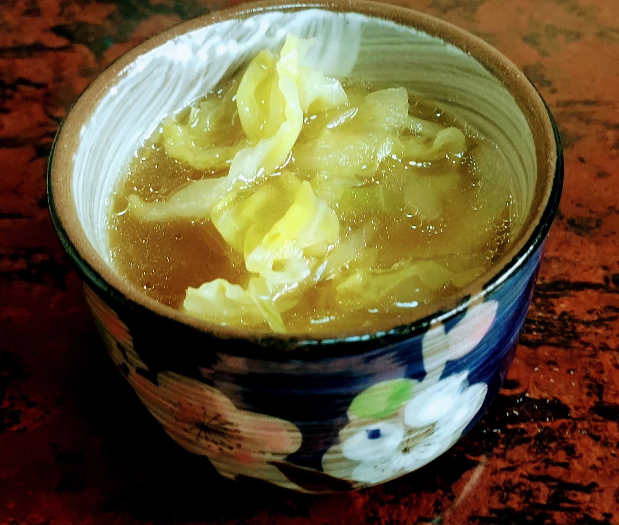 キャベツと玉葱のコンソメスープ