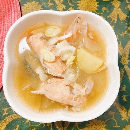 サバ缶と大根deあら汁風♡お味噌汁