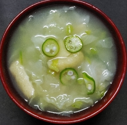 キャベツとオクラのお味噌汁