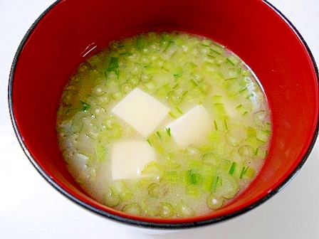 豆腐とかぶの葉の味噌汁