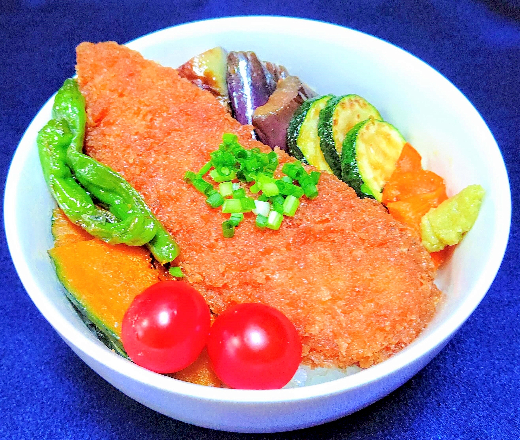 夏野菜たっぷりチキンタレカツ丼