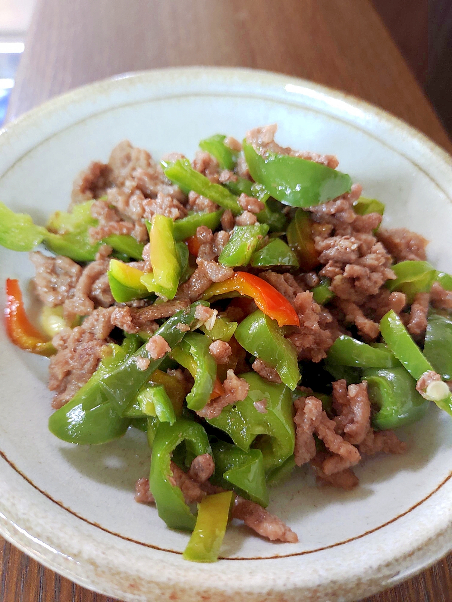 パプリカとひき肉のそぼろ炒め